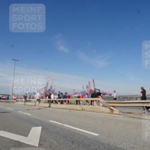 03.10.2025 - Köhlbrandbrückenlauf Matties Gatica Varas http://msf.ph/oto/8989026 03.10.2025 12:35:53 Position 2 118 meine-sportfotos.de