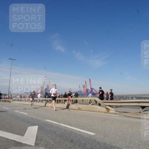 03.10.2025 - Köhlbrandbrückenlauf Matties Gatica Varas http://msf.ph/oto/8989035 03.10.2025 12:35:55 Position 2 118 meine-sportfotos.de