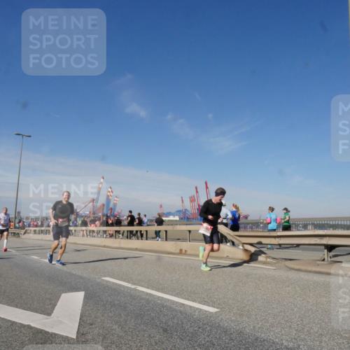03.10.2025 - Köhlbrandbrückenlauf Matties Gatica Varas http://msf.ph/oto/8989050 03.10.2025 12:35:58 Position 2 118 meine-sportfotos.de