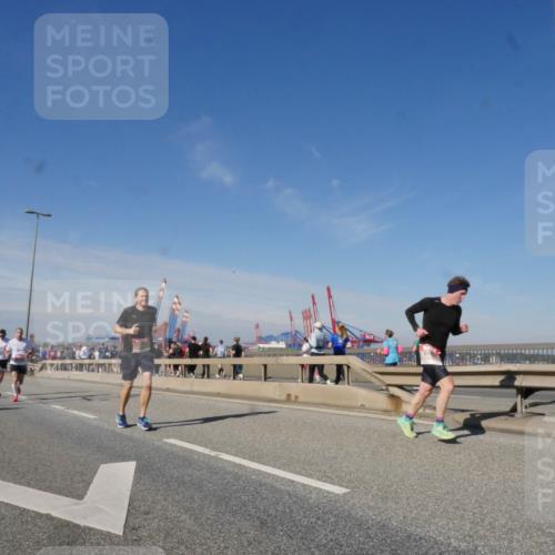 03.10.2025 - Köhlbrandbrückenlauf Matties Gatica Varas http://msf.ph/oto/8989053 03.10.2025 12:35:58 Position 2  meine-sportfotos.de