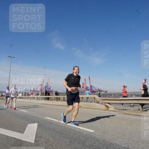 03.10.2025 - Köhlbrandbrückenlauf Matties Gatica Varas http://msf.ph/oto/8989059 03.10.2025 12:35:59 Position 2 118 meine-sportfotos.de