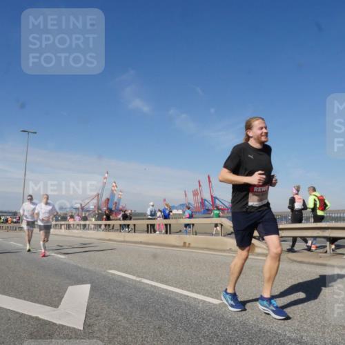 03.10.2025 - Köhlbrandbrückenlauf Matties Gatica Varas http://msf.ph/oto/8989061 03.10.2025 12:36:00 Position 2 118 meine-sportfotos.de