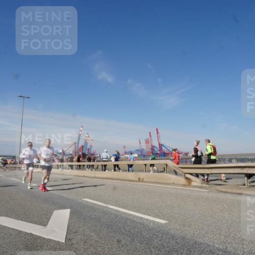 03.10.2025 - Köhlbrandbrückenlauf Matties Gatica Varas http://msf.ph/oto/8989066 03.10.2025 12:36:00 Position 2  meine-sportfotos.de