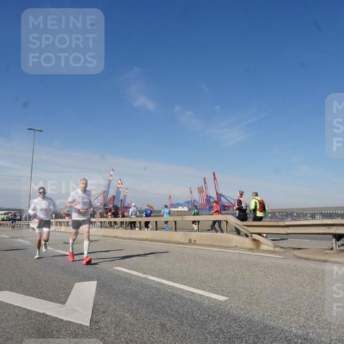 03.10.2025 - Köhlbrandbrückenlauf Matties Gatica Varas http://msf.ph/oto/8989068 03.10.2025 12:36:01 Position 2  meine-sportfotos.de