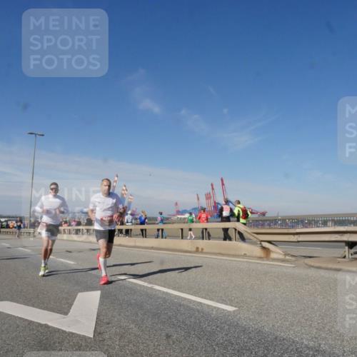 03.10.2025 - Köhlbrandbrückenlauf Matties Gatica Varas http://msf.ph/oto/8989070 03.10.2025 12:36:01 Position 2  meine-sportfotos.de