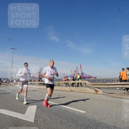 03.10.2025 - Köhlbrandbrückenlauf Matties Gatica Varas http://msf.ph/oto/8989074 03.10.2025 12:36:02 Position 2  meine-sportfotos.de