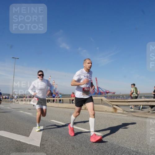 03.10.2025 - Köhlbrandbrückenlauf Matties Gatica Varas http://msf.ph/oto/8989078 03.10.2025 12:36:02 Position 2 4046, 118 meine-sportfotos.de