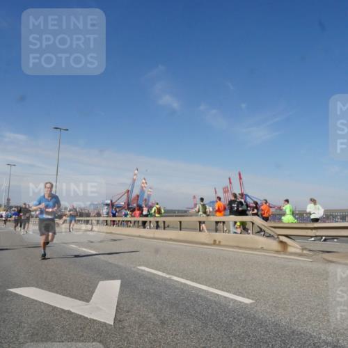 03.10.2025 - Köhlbrandbrückenlauf Matties Gatica Varas http://msf.ph/oto/8989087 03.10.2025 12:36:04 Position 2  meine-sportfotos.de