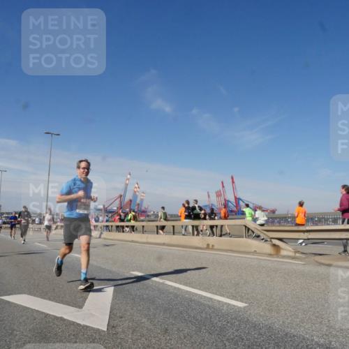 03.10.2025 - Köhlbrandbrückenlauf Matties Gatica Varas http://msf.ph/oto/8989093 03.10.2025 12:36:05 Position 2  meine-sportfotos.de