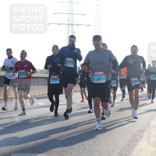 03.10.2025 - Köhlbrandbrückenlauf Luisa Fischer http://msf.ph/oto/8989096 03.10.2025 10:12:17 Position 3 3136, 1016, 3785 meine-sportfotos.de