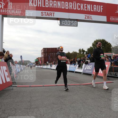 03.10.2025 - Köhlbrandbrückenlauf Yannick Fuchs http://msf.ph/oto/8989101 03.10.2025 16:00:56 Ziel 7294, 7396, 8676, 8883, 9736 meine-sportfotos.de