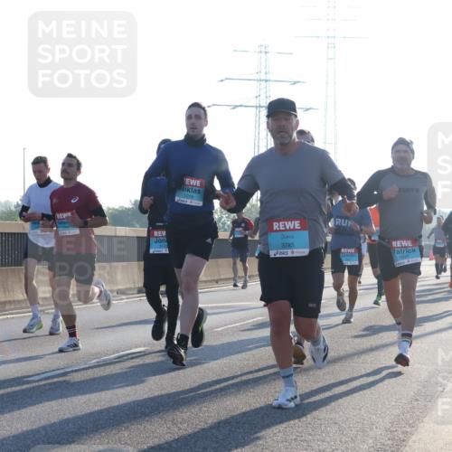03.10.2025 - Köhlbrandbrückenlauf Luisa Fischer http://msf.ph/oto/8989105 03.10.2025 10:12:18 Position 3 1016, 3785, 1037 meine-sportfotos.de