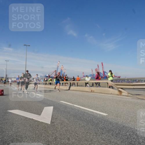 03.10.2025 - Köhlbrandbrückenlauf Matties Gatica Varas http://msf.ph/oto/8989106 03.10.2025 12:36:07 Position 2  meine-sportfotos.de
