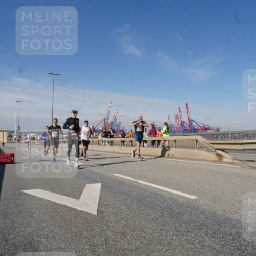 03.10.2025 - Köhlbrandbrückenlauf Matties Gatica Varas http://msf.ph/oto/8989113 03.10.2025 12:36:08 Position 2  meine-sportfotos.de