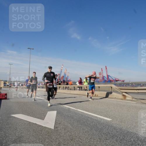03.10.2025 - Köhlbrandbrückenlauf Matties Gatica Varas http://msf.ph/oto/8989115 03.10.2025 12:36:09 Position 2  meine-sportfotos.de