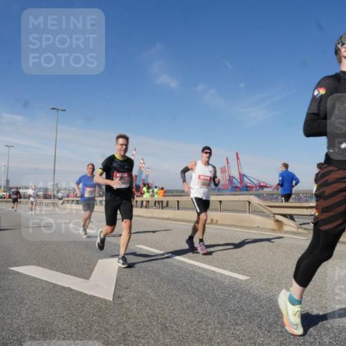 03.10.2025 - Köhlbrandbrückenlauf Matties Gatica Varas http://msf.ph/oto/8989125 03.10.2025 12:36:10 Position 2 118 meine-sportfotos.de