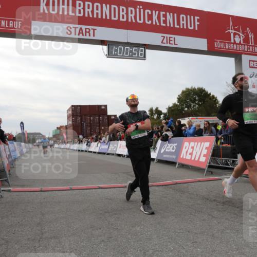 03.10.2025 - Köhlbrandbrückenlauf Yannick Fuchs http://msf.ph/oto/8989126 03.10.2025 16:00:57 Ziel 7294, 7396, 8676, 8855, 9736 meine-sportfotos.de