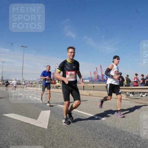 03.10.2025 - Köhlbrandbrückenlauf Matties Gatica Varas http://msf.ph/oto/8989129 03.10.2025 12:36:10 Position 2 4126 meine-sportfotos.de
