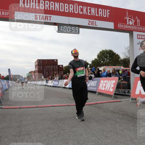 03.10.2025 - Köhlbrandbrückenlauf Yannick Fuchs http://msf.ph/oto/8989134 03.10.2025 16:00:57 Ziel 7294, 7396, 8676, 8855, 9736 meine-sportfotos.de