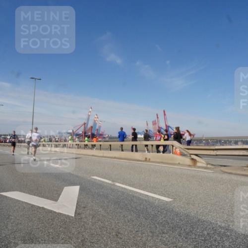 03.10.2025 - Köhlbrandbrückenlauf Matties Gatica Varas http://msf.ph/oto/8989142 03.10.2025 12:36:12 Position 2  meine-sportfotos.de