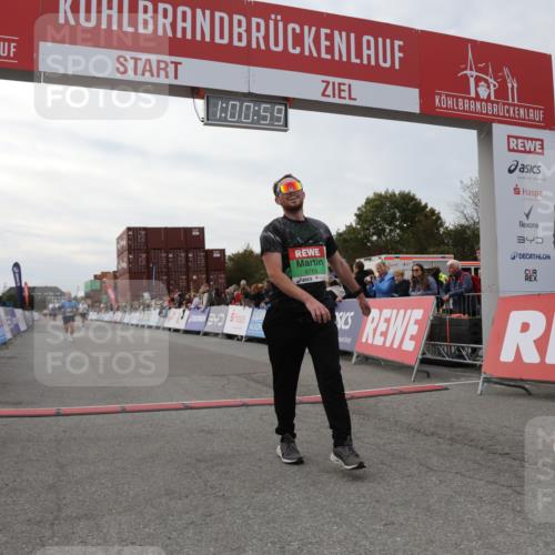 03.10.2025 - Köhlbrandbrückenlauf Yannick Fuchs http://msf.ph/oto/8989143 03.10.2025 16:00:57 Ziel 7294, 7396, 8676, 8855, 9736 meine-sportfotos.de