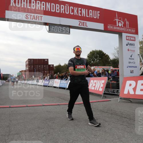 03.10.2025 - Köhlbrandbrückenlauf Yannick Fuchs http://msf.ph/oto/8989152 03.10.2025 16:00:57 Ziel 7294, 7396, 8676, 8855, 9736 meine-sportfotos.de