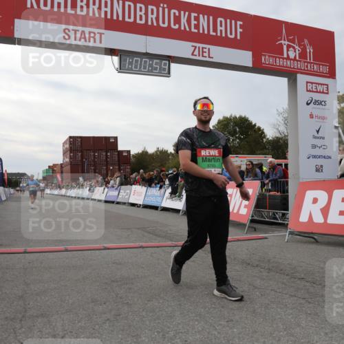 03.10.2025 - Köhlbrandbrückenlauf Yannick Fuchs http://msf.ph/oto/8989159 03.10.2025 16:00:57 Ziel 7294, 7396, 8676, 8855, 9736 meine-sportfotos.de