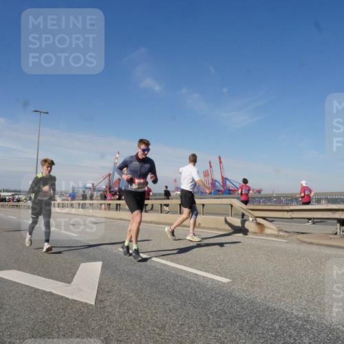 03.10.2025 - Köhlbrandbrückenlauf Matties Gatica Varas http://msf.ph/oto/8989172 03.10.2025 12:36:17 Position 2  meine-sportfotos.de