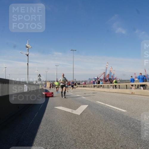 03.10.2025 - Köhlbrandbrückenlauf Matties Gatica Varas http://msf.ph/oto/8989183 03.10.2025 12:36:27 Position 2  meine-sportfotos.de