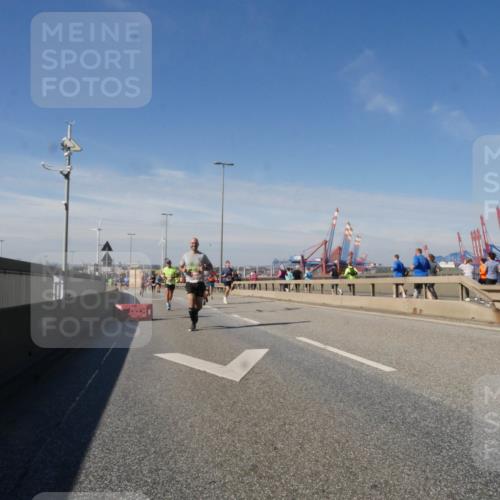 03.10.2025 - Köhlbrandbrückenlauf Matties Gatica Varas http://msf.ph/oto/8989185 03.10.2025 12:36:28 Position 2 235 meine-sportfotos.de