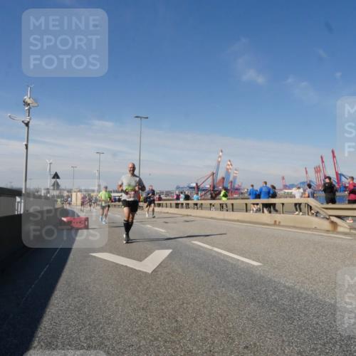 03.10.2025 - Köhlbrandbrückenlauf Matties Gatica Varas http://msf.ph/oto/8989189 03.10.2025 12:36:28 Position 2  meine-sportfotos.de