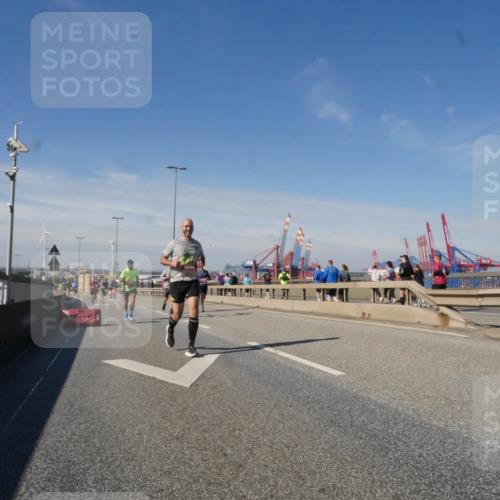 03.10.2025 - Köhlbrandbrückenlauf Matties Gatica Varas http://msf.ph/oto/8989192 03.10.2025 12:36:29 Position 2  meine-sportfotos.de