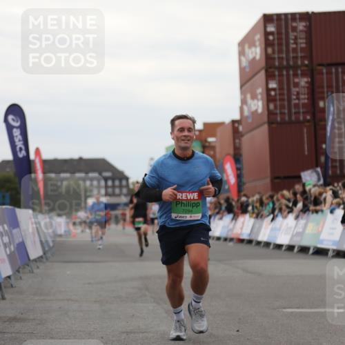 03.10.2025 - Köhlbrandbrückenlauf Yannick Fuchs http://msf.ph/oto/8989194 03.10.2025 16:00:59 Ziel 7294, 7396, 8676, 8855, 9736 meine-sportfotos.de