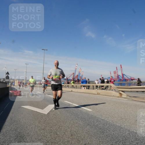 03.10.2025 - Köhlbrandbrückenlauf Matties Gatica Varas http://msf.ph/oto/8989195 03.10.2025 12:36:29 Position 2  meine-sportfotos.de