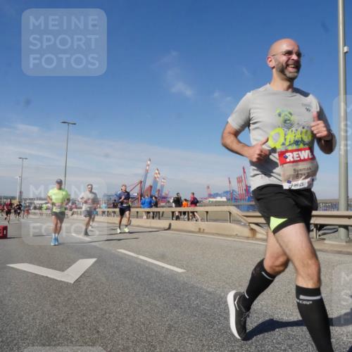 03.10.2025 - Köhlbrandbrückenlauf Matties Gatica Varas http://msf.ph/oto/8989202 03.10.2025 12:36:30 Position 2 6717 meine-sportfotos.de