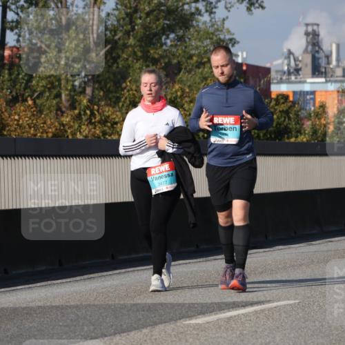 03.10.2025 - Köhlbrandbrückenlauf Luisa Fischer http://msf.ph/oto/8989207 03.10.2025 11:27:16 Position 3 3477, 3474 meine-sportfotos.de