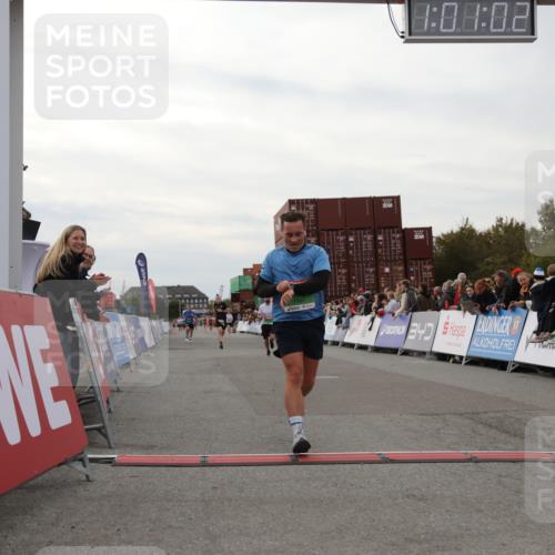 03.10.2025 - Köhlbrandbrückenlauf Yannick Fuchs http://msf.ph/oto/8989211 03.10.2025 16:01:01 Ziel 7294, 7396, 7398, 8855 meine-sportfotos.de