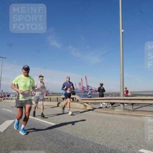 03.10.2025 - Köhlbrandbrückenlauf Matties Gatica Varas http://msf.ph/oto/8989214 03.10.2025 12:36:32 Position 2  meine-sportfotos.de