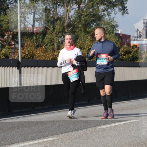 03.10.2025 - Köhlbrandbrückenlauf Luisa Fischer http://msf.ph/oto/8989219 03.10.2025 11:27:17 Position 3 3477, 3474 meine-sportfotos.de