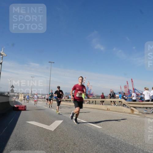 03.10.2025 - Köhlbrandbrückenlauf Matties Gatica Varas http://msf.ph/oto/8989239 03.10.2025 12:36:38 Position 2  meine-sportfotos.de