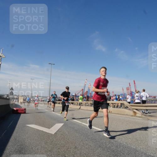 03.10.2025 - Köhlbrandbrückenlauf Matties Gatica Varas http://msf.ph/oto/8989241 03.10.2025 12:36:38 Position 2 1, 1107 meine-sportfotos.de