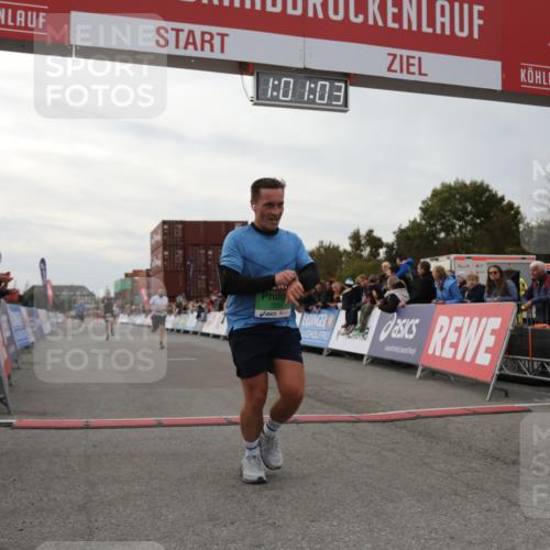 03.10.2025 - Köhlbrandbrückenlauf Yannick Fuchs http://msf.ph/oto/8989242 03.10.2025 16:01:02 Ziel 7294, 7396, 7398, 8855, 9589 meine-sportfotos.de