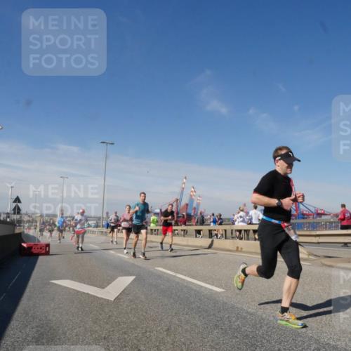 03.10.2025 - Köhlbrandbrückenlauf Matties Gatica Varas http://msf.ph/oto/8989251 03.10.2025 12:36:40 Position 2  meine-sportfotos.de