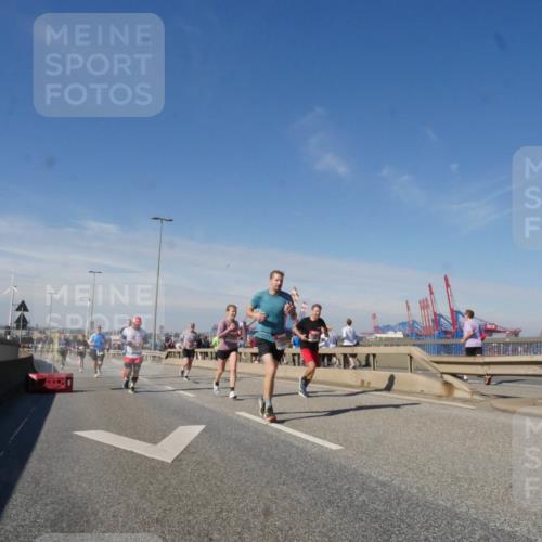 03.10.2025 - Köhlbrandbrückenlauf Matties Gatica Varas http://msf.ph/oto/8989260 03.10.2025 12:36:40 Position 2  meine-sportfotos.de