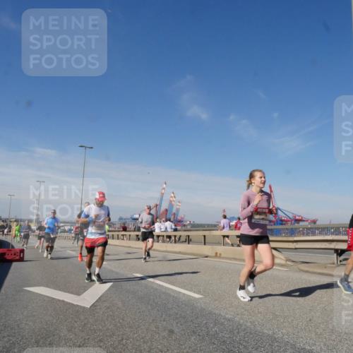 03.10.2025 - Köhlbrandbrückenlauf Matties Gatica Varas http://msf.ph/oto/8989272 03.10.2025 12:36:42 Position 2  meine-sportfotos.de