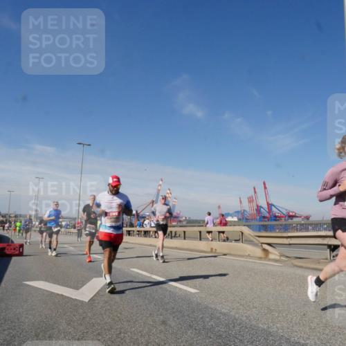 03.10.2025 - Köhlbrandbrückenlauf Matties Gatica Varas http://msf.ph/oto/8989274 03.10.2025 12:36:43 Position 2 4148 meine-sportfotos.de