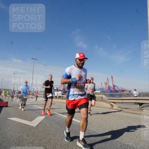 03.10.2025 - Köhlbrandbrückenlauf Matties Gatica Varas http://msf.ph/oto/8989282 03.10.2025 12:36:44 Position 2 6325 meine-sportfotos.de