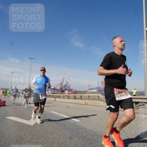 03.10.2025 - Köhlbrandbrückenlauf Matties Gatica Varas http://msf.ph/oto/8989292 03.10.2025 12:36:45 Position 2 4368 meine-sportfotos.de