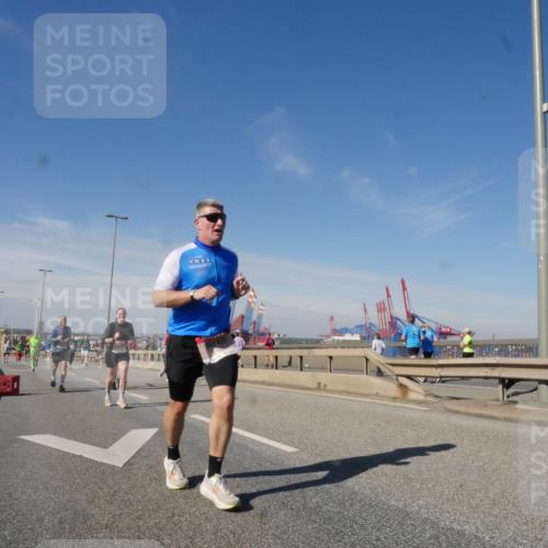 03.10.2025 - Köhlbrandbrückenlauf Matties Gatica Varas http://msf.ph/oto/8989294 03.10.2025 12:36:46 Position 2  meine-sportfotos.de