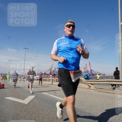 03.10.2025 - Köhlbrandbrückenlauf Matties Gatica Varas http://msf.ph/oto/8989299 03.10.2025 12:36:46 Position 2 6142 meine-sportfotos.de